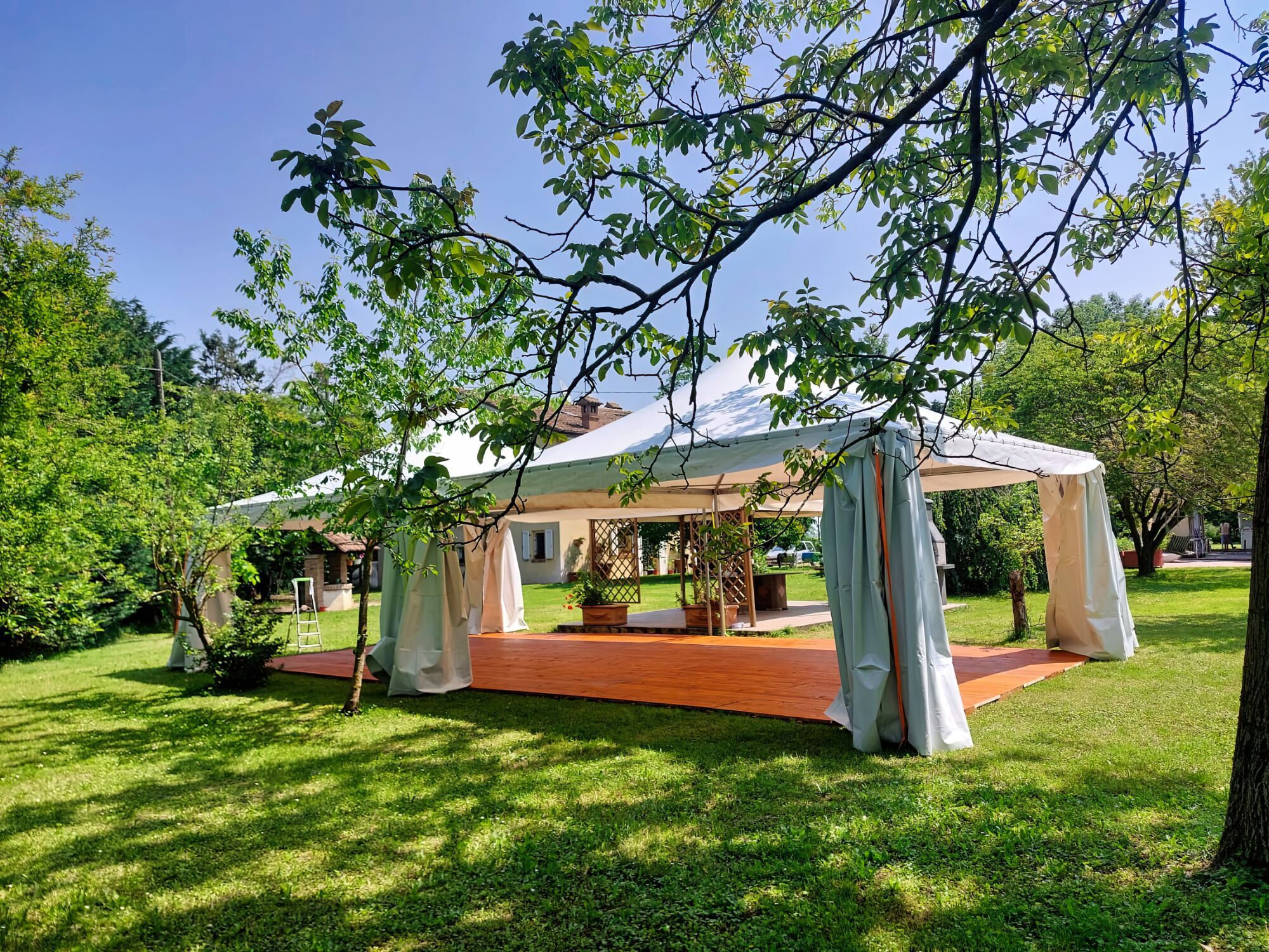 Esempio di capannone modulare per eventi