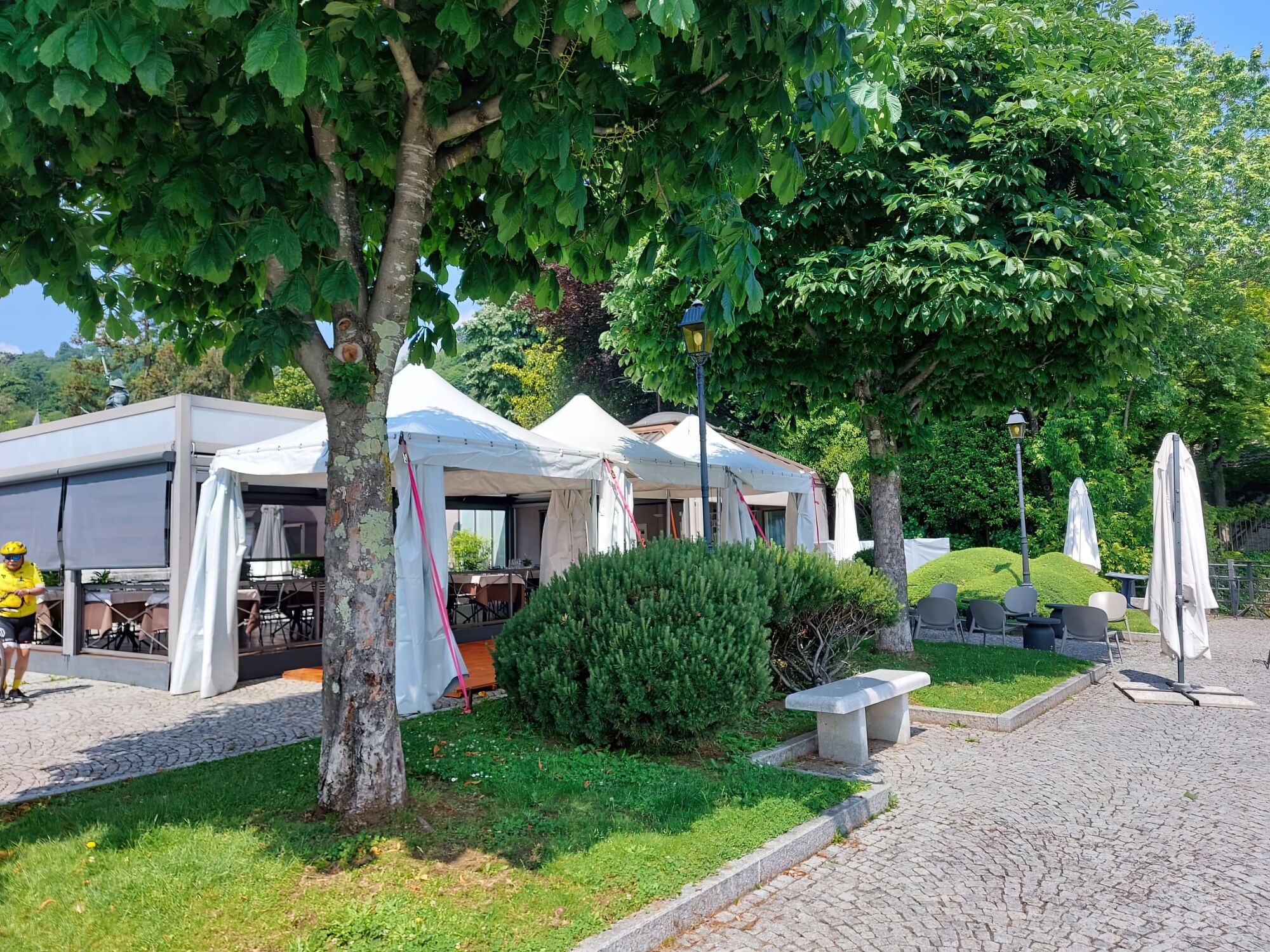 Esempio di capannone modulare per eventi