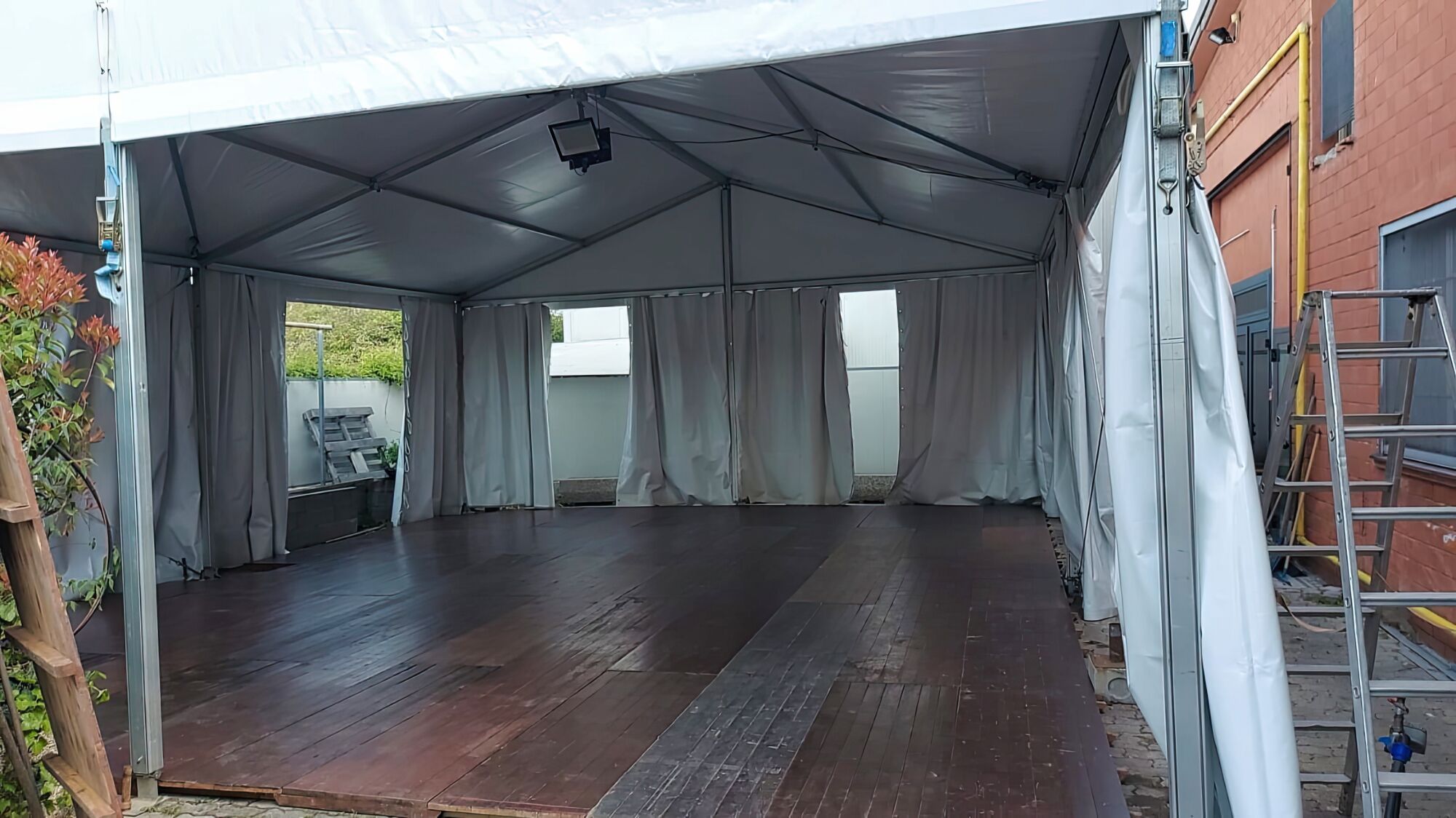 Esempio di capannone modulare per eventi